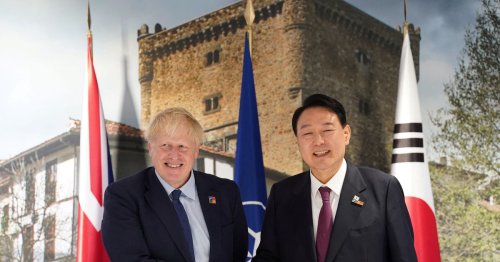英 “한국은 신뢰할 수 있는 친구”…나토서 尹-존슨 회담