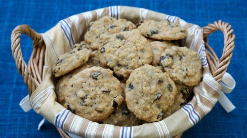 The Staple Ingredient That Prevents Oatmeal Cookies From Becoming Cakey