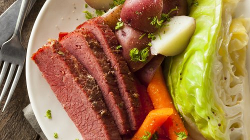 10 Tips You Need When Cooking Corned Beef And Cabbage