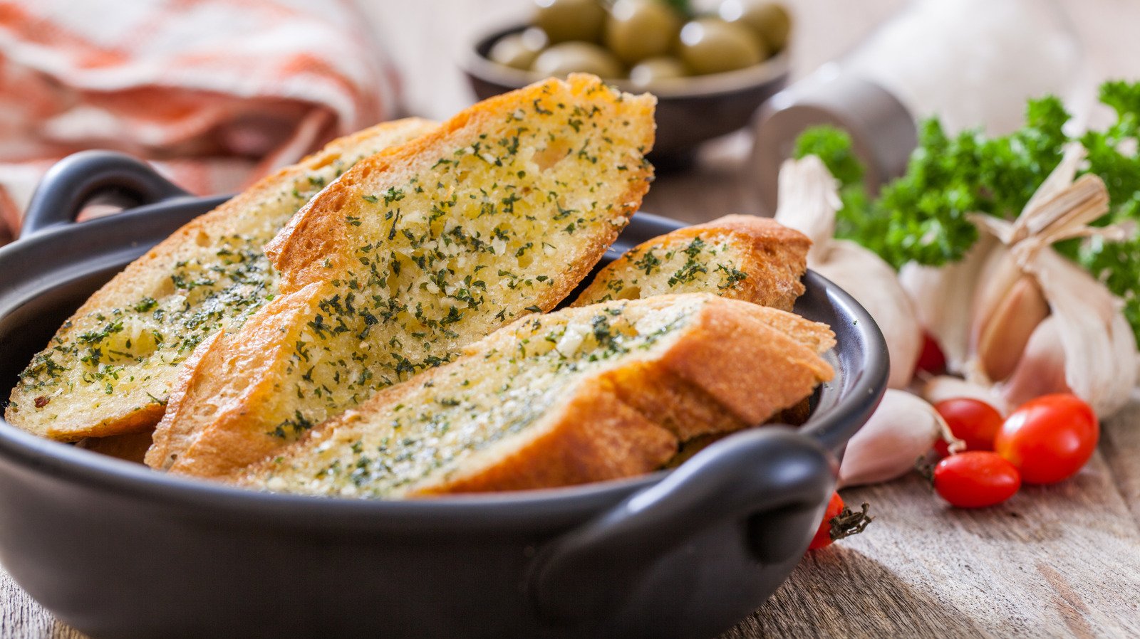 Here's Why Garlic Bread Tastes So Much Better At A Restaurant