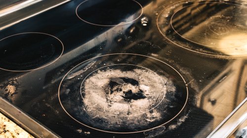 Removing Burned Water Stains From Your Electric Stovetop Is Easier Than You Think