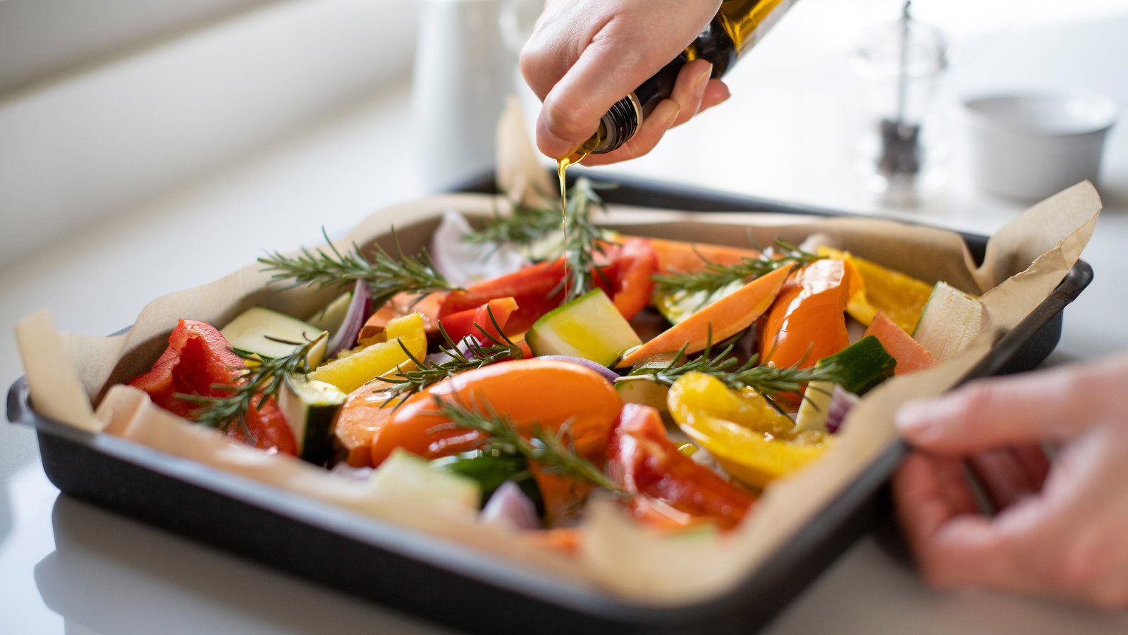 When To Oil Your Roasted Vegetables For The Best Possible Flavor