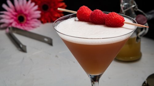The 2 Fruity Beverages That Mix With Vodka To Make A Bougie French Martini