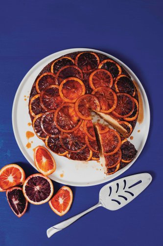 How to Make a Caramelized Upside-Down Cake with Any Fruit