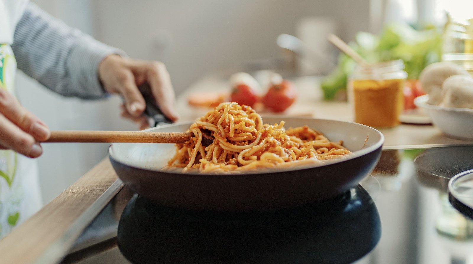 Why It Pays To Finish Pasta In A Pan