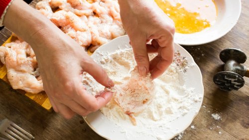 When Breading Chicken, Should You Dip It In Egg Or Flour First?