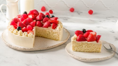 Melted Ice Cream Takes Basic Boxed Cake To The Next Level - Chowhound