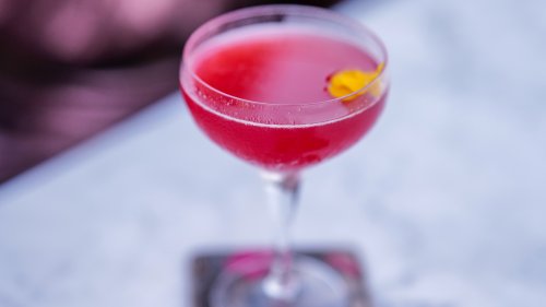The Aldi's Cosmopolitan Cocktail That's Shaking Up Happy Hour On A Budget