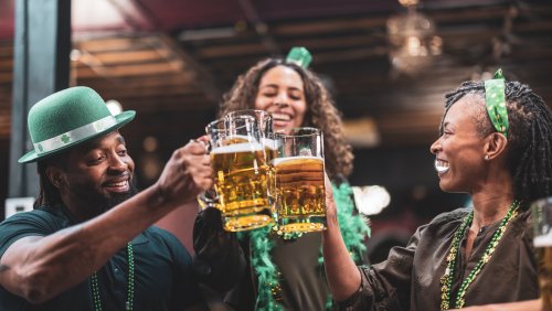 8 Foods You Should And 5 You Shouldn't At An Irish Pub