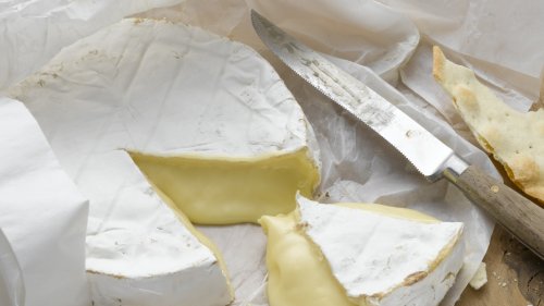 The Best Method For Removing The Rind From Brie Cheese Without Wasting A Single Bite