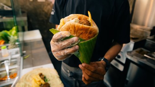 Here's How To Open Pita Bread Without Tearing The Pocket