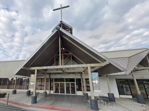 Man claims megachurch youth pastor’s 16-year-old daughter began sexually abusing him at 14