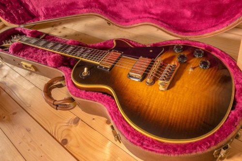 Vintage Treasure: How to Build Your Guitar Collection