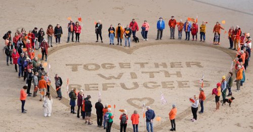 Beach protesters take stand over 'anti-refugee' bill