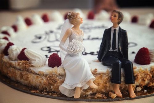 4 Signs of Divorce (Hint: It Involves the Wedding Cake)