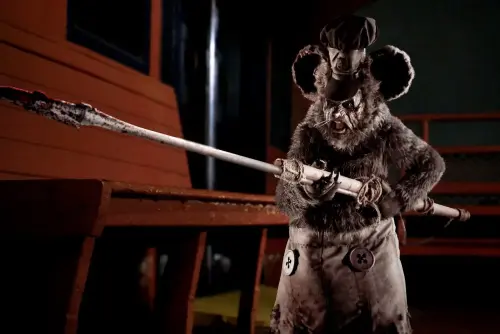 Mickey Mouse faz novas vítimas no trailer FINAL do terror ‘Screamboat’; Confira!