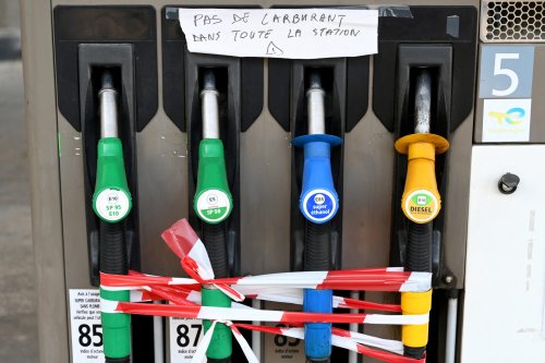 French motorists scramble for fuel as strike cuts supply