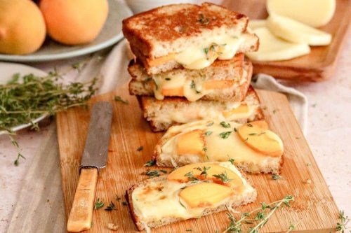 Recipe of the day: Peach and mozzarella braai broodjies