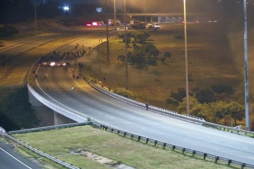 Road closures and traffic disruptions as protests rage at Diepkloof Interchange