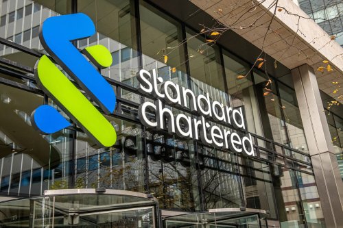 Standard Chartered chief pockets bumper pay packet as London bosses call for more cash