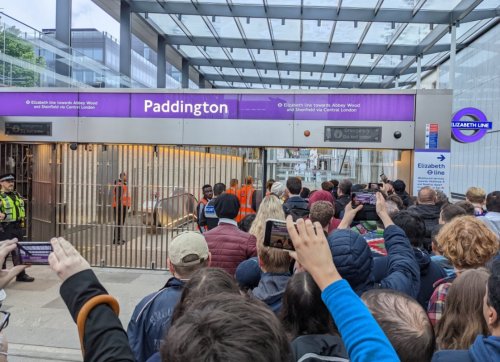 Crossrail LIVE: Hundreds of people flee out of Paddington on first day of Elizabeth line because of fire alaFirst Elizabeth Line train departs after hundreds of excited Londoners wait for hours at Paddington