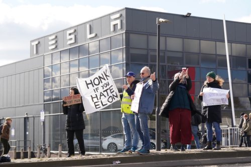 Elon Musk: Protesters outside London Tesla dealership call for boycott