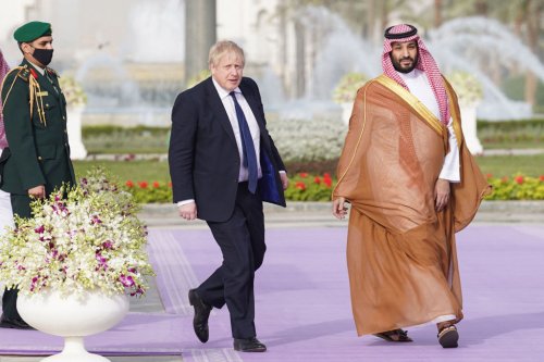Trade Secretary touches down in Saud-Arabia to kick off talks on £33bn trade deal with six Gulf states