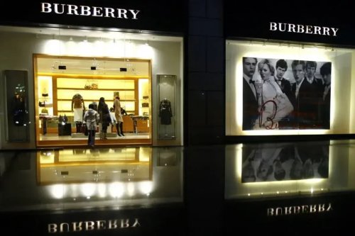 UK dividends slump in 2025 after cuts from Vodafone and Burberry