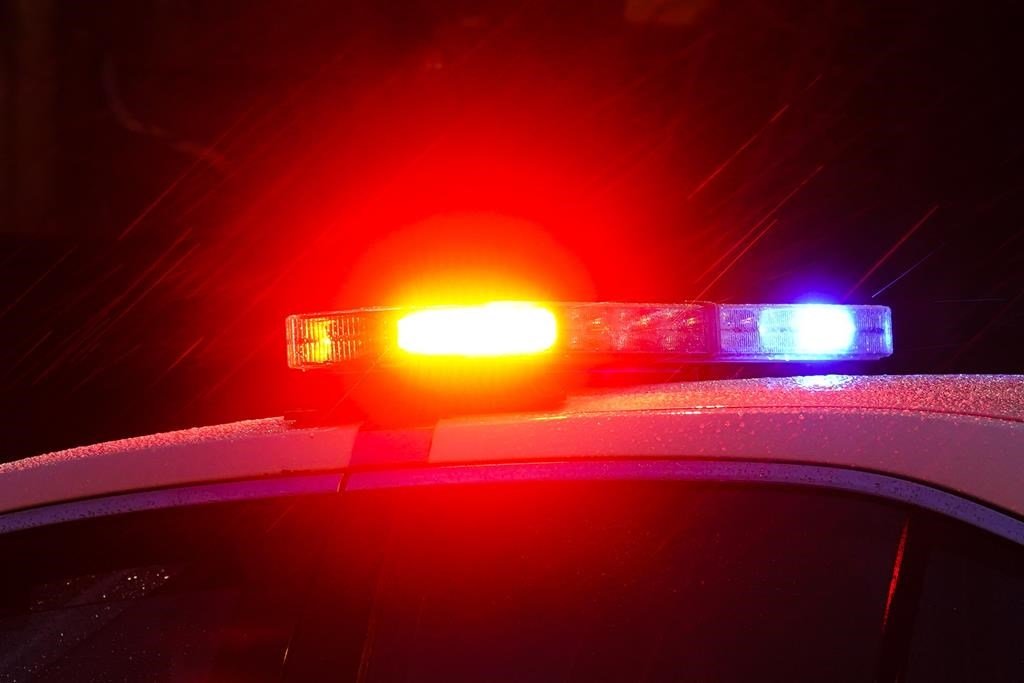 2 vehicles set on fire in Montreal’s Saint-Leonard