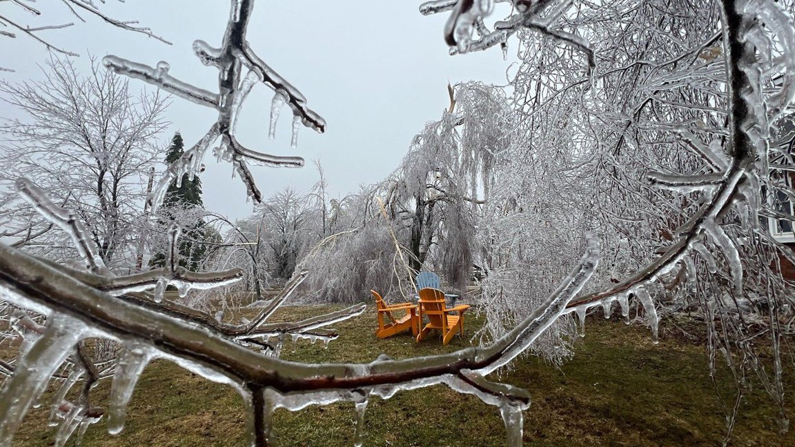 Heavy rains, flooding hampering restoration efforts as tens of thousands still without power in Ontario