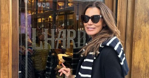 Mar flores arrasa con el pantalón negro de lentejuelas con clon en Mango perfecto para Nochevieja