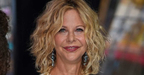 10 cortes de pelo rizado para mujeres de 60 años que rejuvenecen de forma natural, según una peluquera