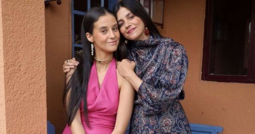 Victoria Federica va de boda con un vestido midi fucsia efecto WOW que se puede copiar en Zara por 40€