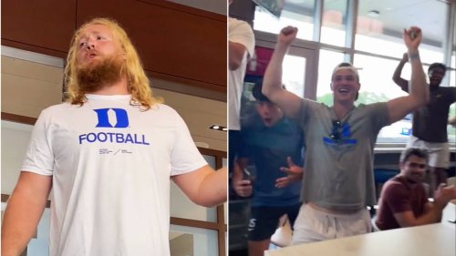 American Football player stuns teammates by singing Andrea Bocelli anthem