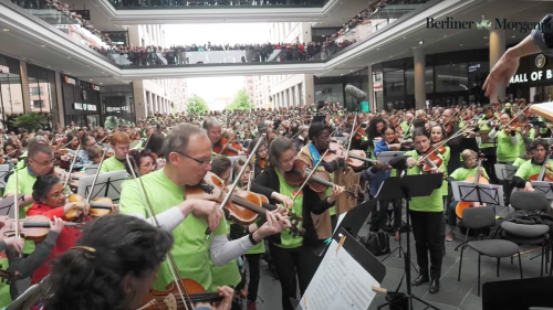 When 1000 musicians appeared in a shopping mall for a spine-tingling flashmob