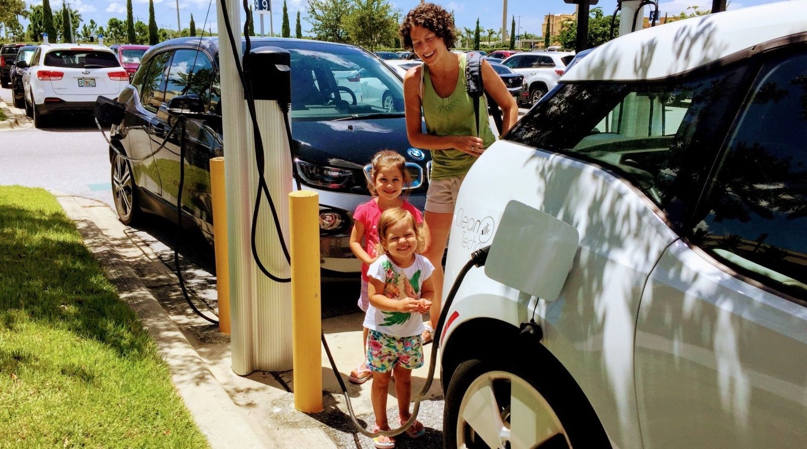 US Passes 200,000 Public EV Charging Ports!