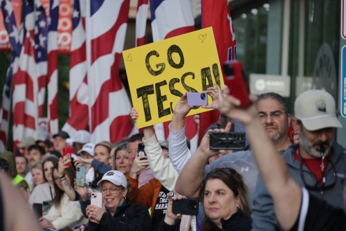 Cleveland Marathon 2025 draws emotional supporters downtown (photos)