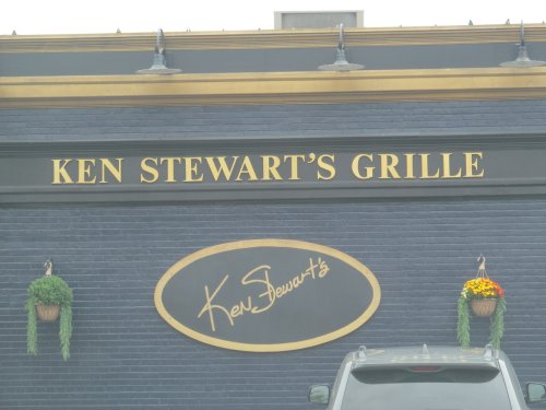 Dress code at Akron’s Ken Stewart’s Grille causes global online fight