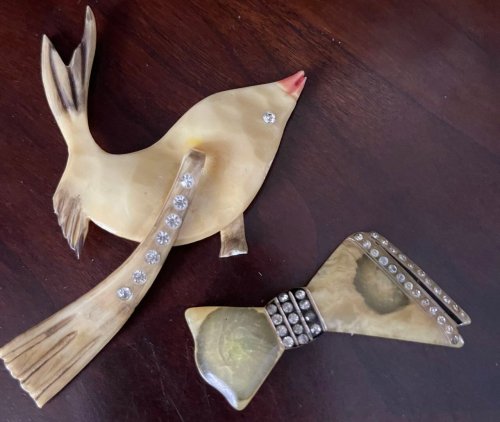 Jet jewelry draws attention: Yenke Peddler antiques