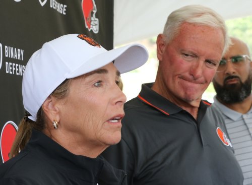 What would happen if Browns owners Dee and Jimmy Haslam bought the Columbus Blue Jackets?