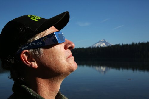 Beware of phony eclipse glasses, says American Astronomical Society