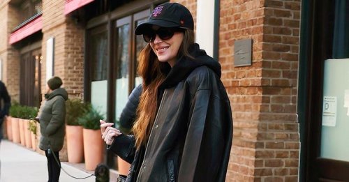 Dakota Johnson Wore the Fashion-Girl Legging Outfit That's Perfect For Flights