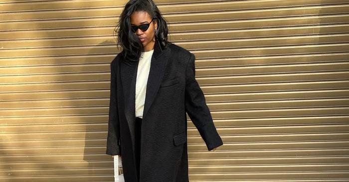 This popular shoe trend looks so chic with classic leggings