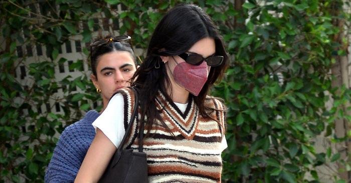 Kendall Jenner Wore Every L.A. Girl's Favorite Sweater-and-Jeans Combo
