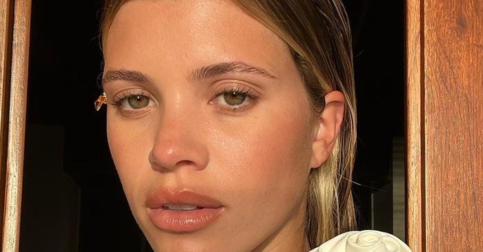 This $16 MUA-Favorite, Cult-Classic Bronzer Is the Secret to Sofia Richie's Glow