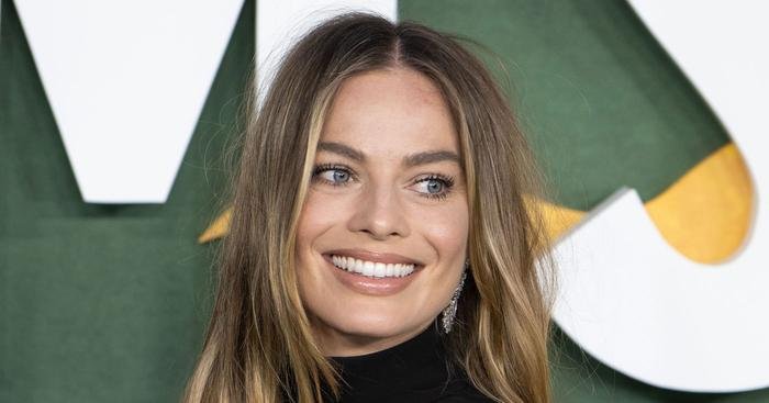 Margot Robbie Just Wore the Shoe Trend Guaranteed to Take Off in 2023