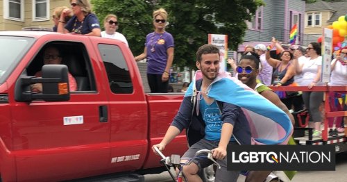 He found a tandem bike, painted it rainbow colors & rode it in Pride with a "Seeking Partner" sign - LGBTQ Nation