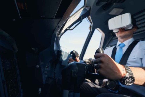 Pilots to train in VR environments in recruitment drive