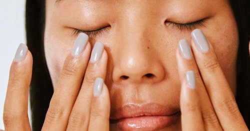 This 60-Second Hack Is Here To Banish Your Puffy Eyes (Thank Us Later)