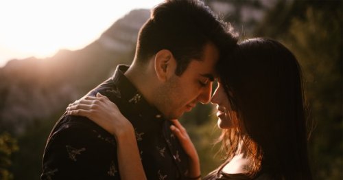 How To Be A Better Kisser: 26 Tips & Tricks From Sex Experts
